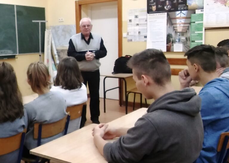 Z książką w Wilkowie